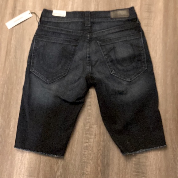 - True Religion Relaxed Straight Ricky Shorts - Picture 6 of 7